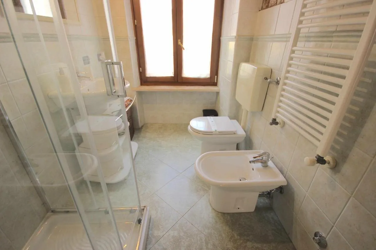 Case Vr Holiday Casa Di Mezzo Verona 0*,  Italy