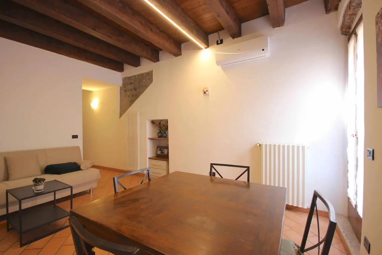 Case VR Holiday Casa di Mezzo Verona 0*,