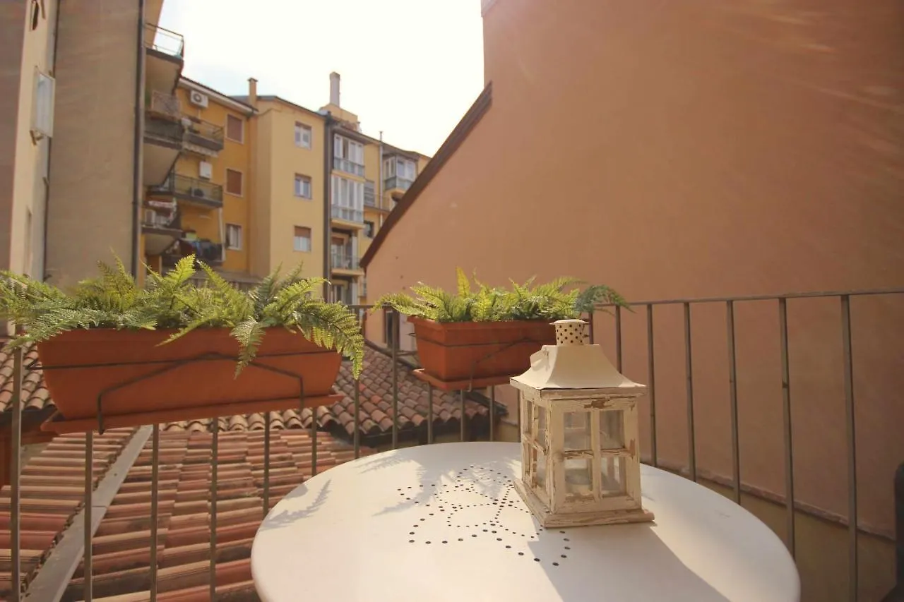 Case VR Holiday Casa di Mezzo Verona 0*,