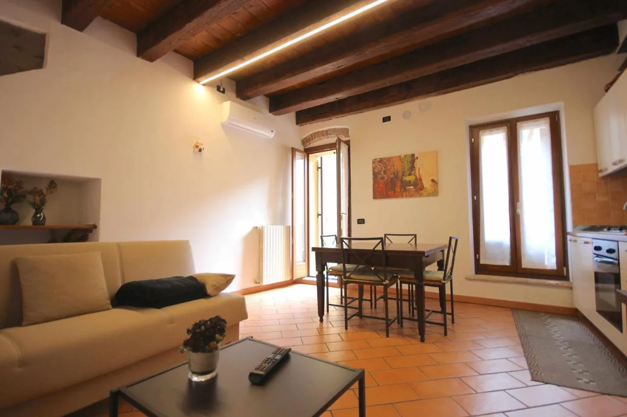Case Vr Holiday Casa Di Mezzo Verona 0*,